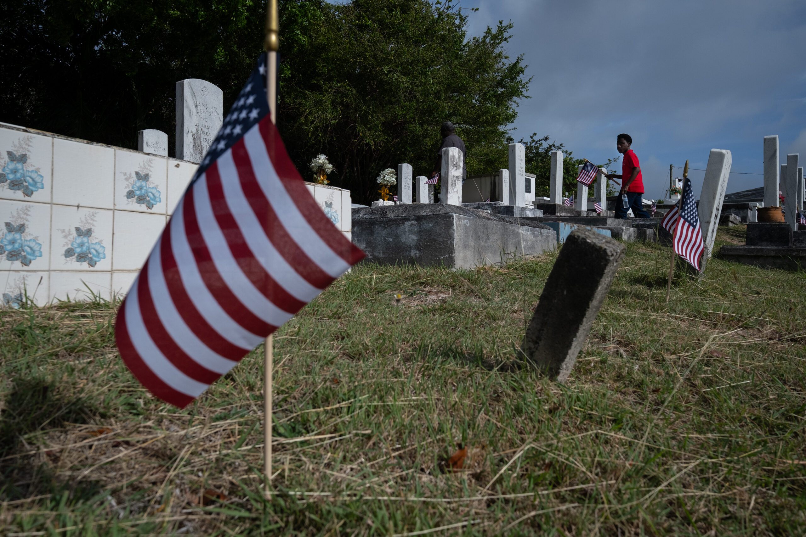 Veterans' Graves Marked with New Flags for Memorial Day, Ceremonies Planned for Monday